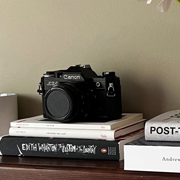 Black Canon AE-1 Program 35mm SLR Camera with 50mm 1:1.8 Lens - Picture 2 of 9